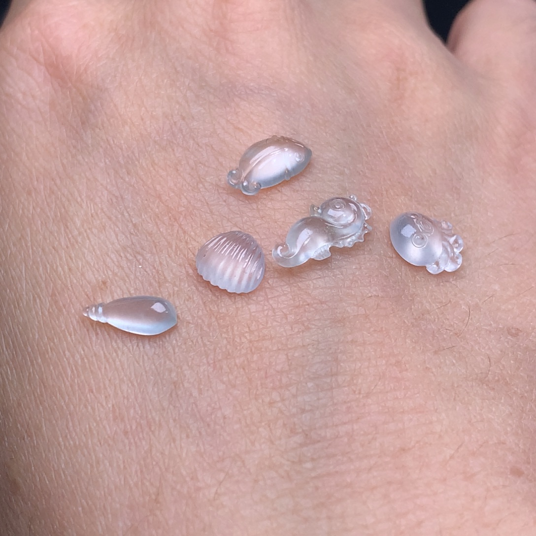 翡翠未镶嵌颈饰海底世界