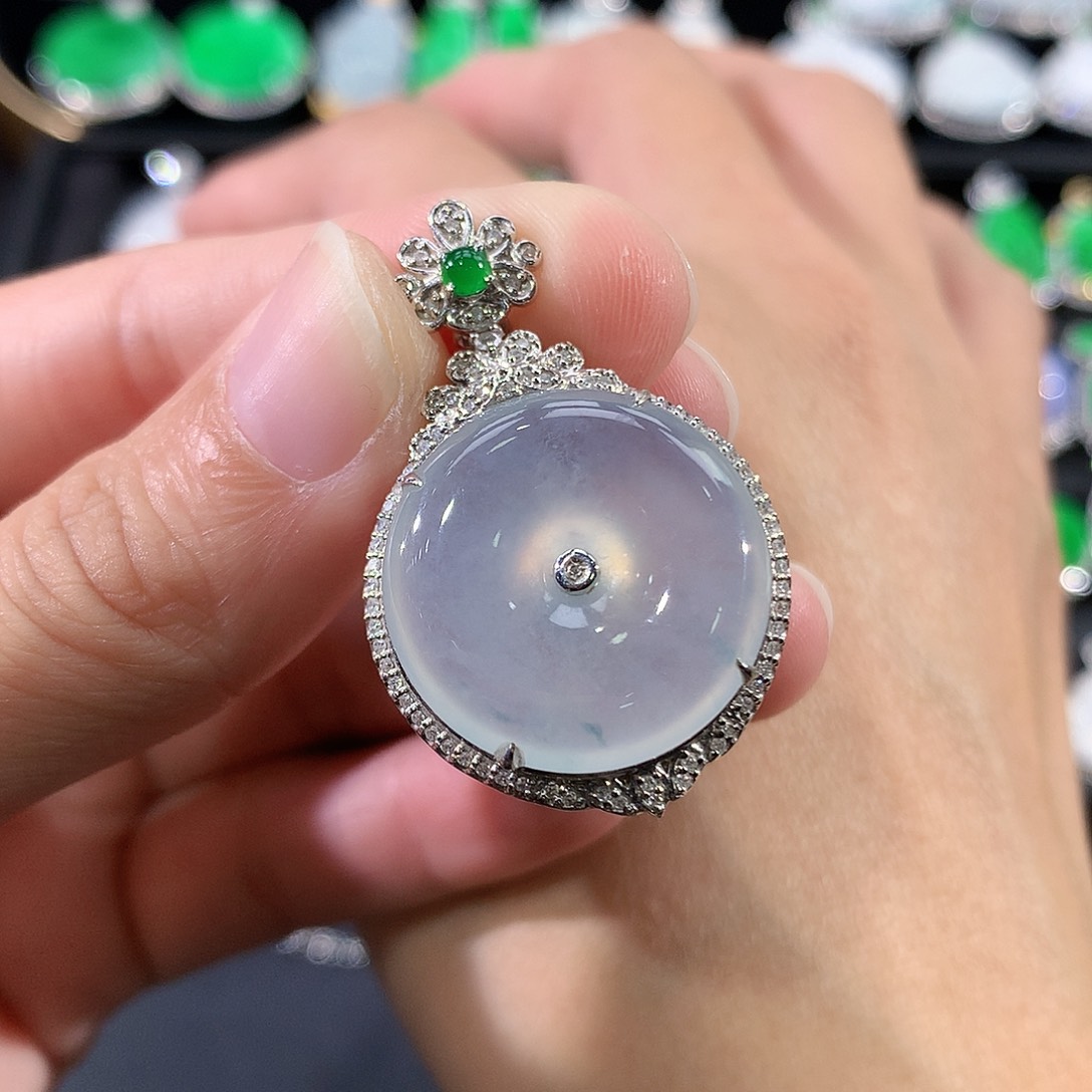 翡翠18K金镶嵌颈饰