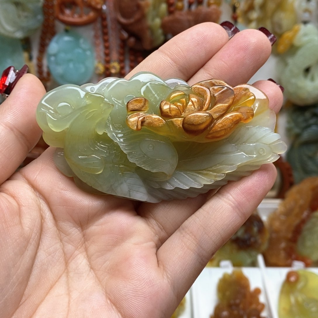 蛇纹石玉颈饰未镶嵌