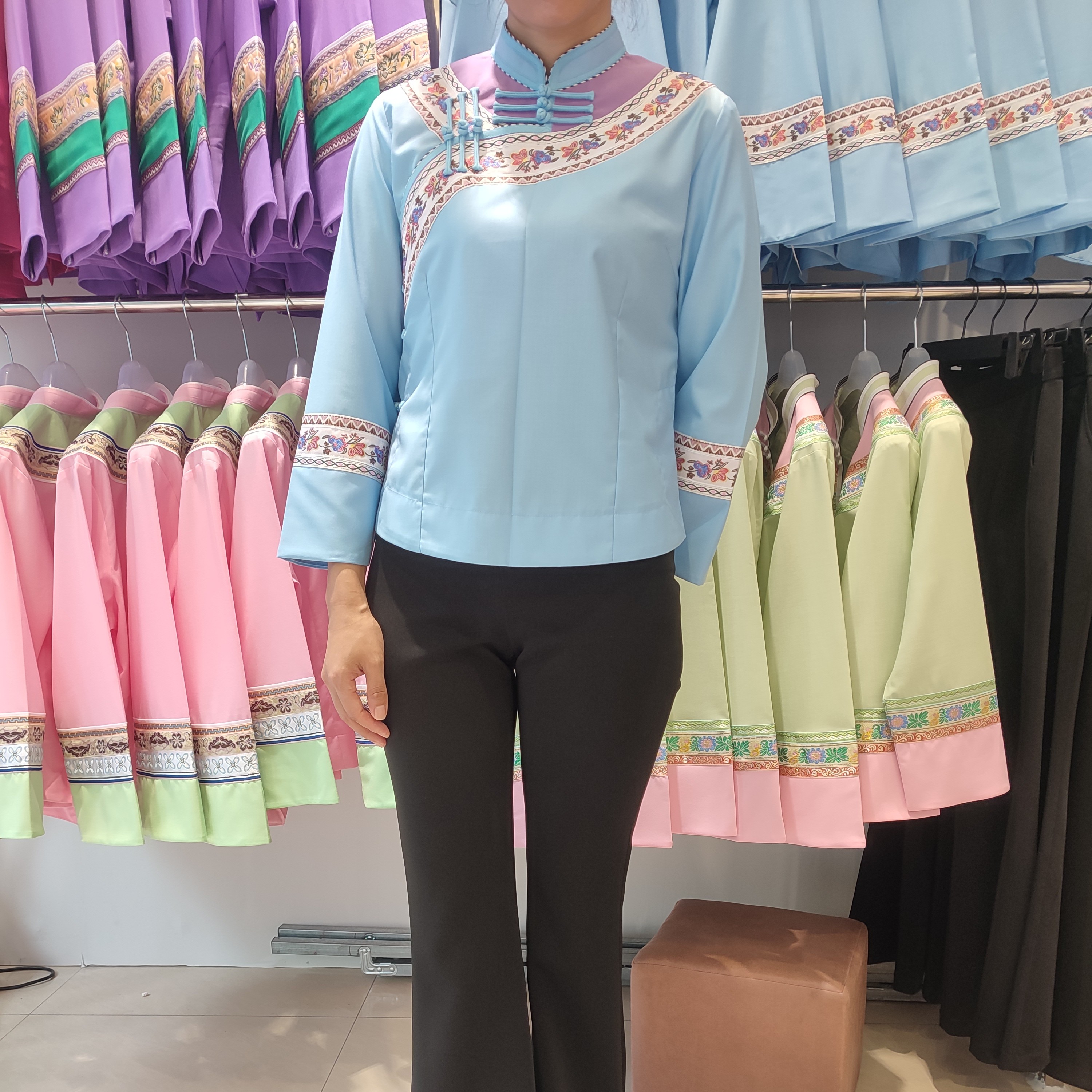 广西壮族边服布衣族民族服装瘦身女装舞蹈节日节目礼服上衣