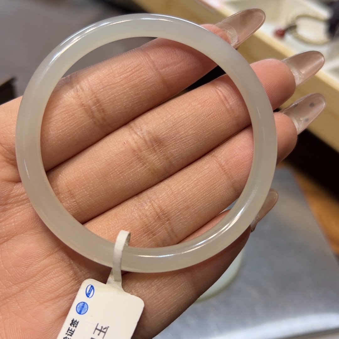 和田玉未镶嵌吊坠西****?