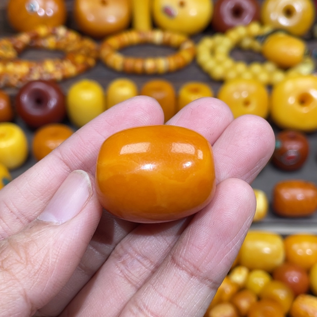 蜜蜡未镶嵌裸石直径23.7