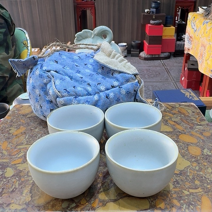 汝瓷品茗杯四个。。品茗