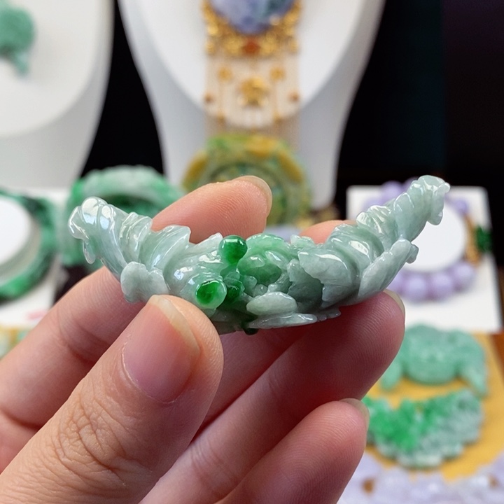 翡翠颈饰未镶嵌翡翠吊坠