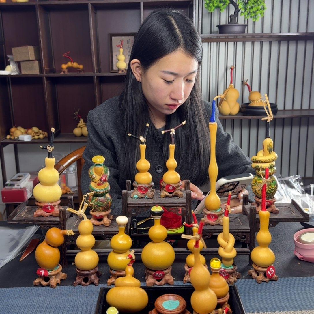 小***星哈哈好想要这两件裙子的哈