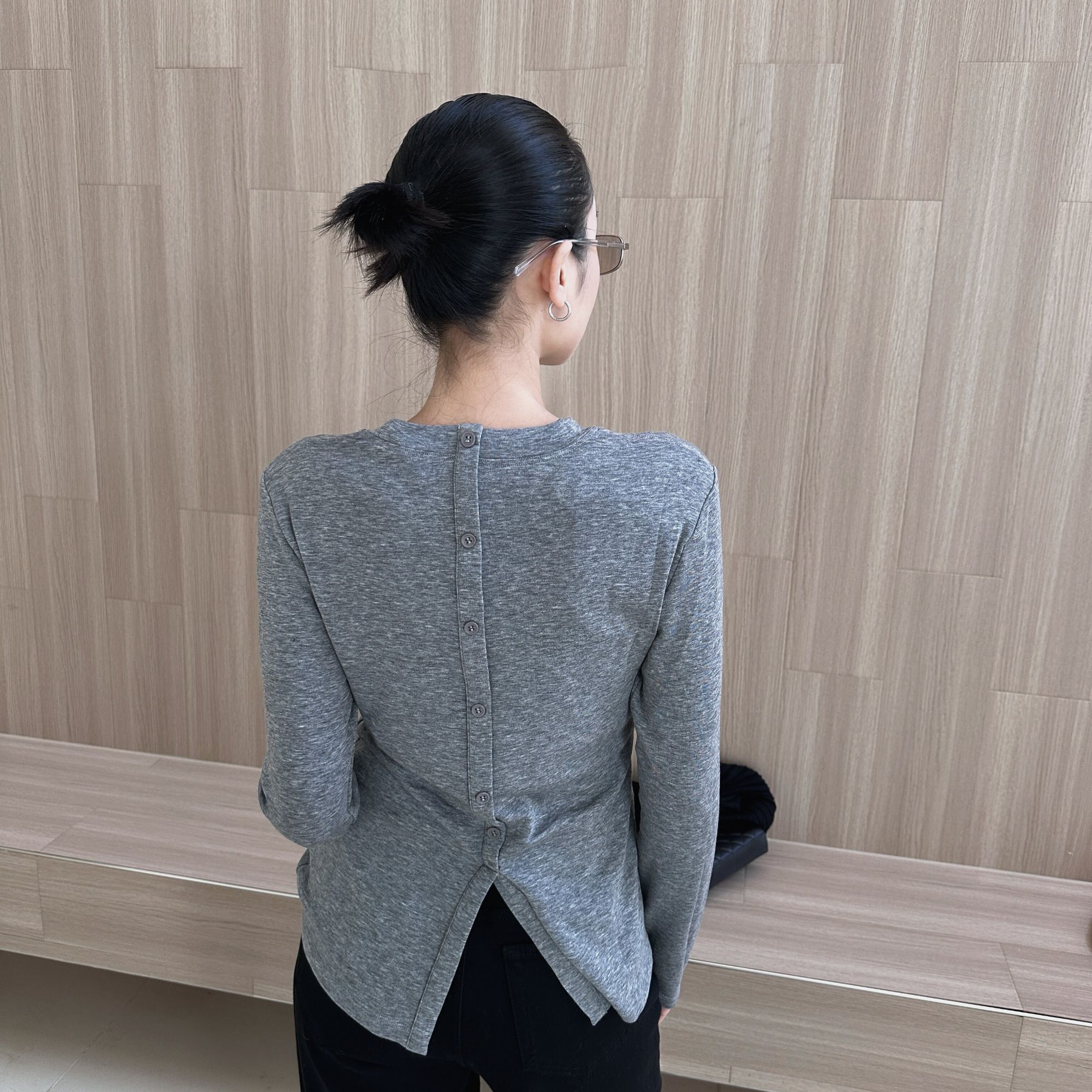 【Theo】秋冬款绵羊毛极简单排扣长袖打底衫HYL7093