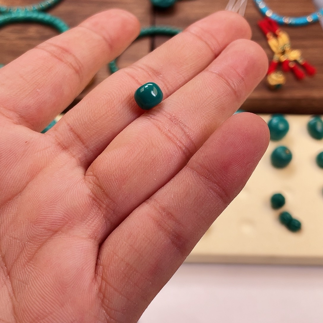 绿松石颈饰未镶嵌