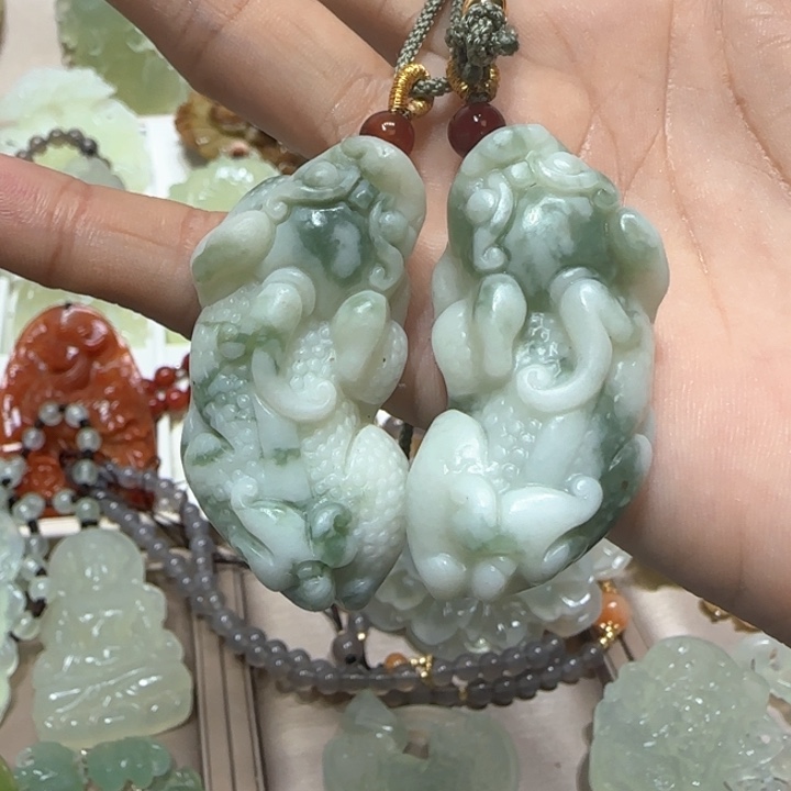 蛇纹石玉吊坠未镶嵌