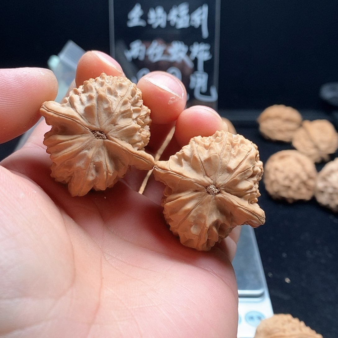 文玩核桃吊坠马老四38