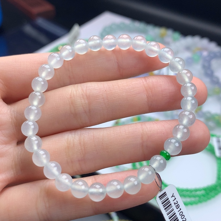 翡翠手镯未镶嵌卡