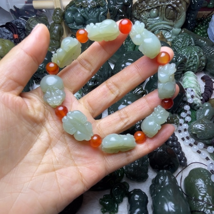 和田玉未镶嵌颈饰