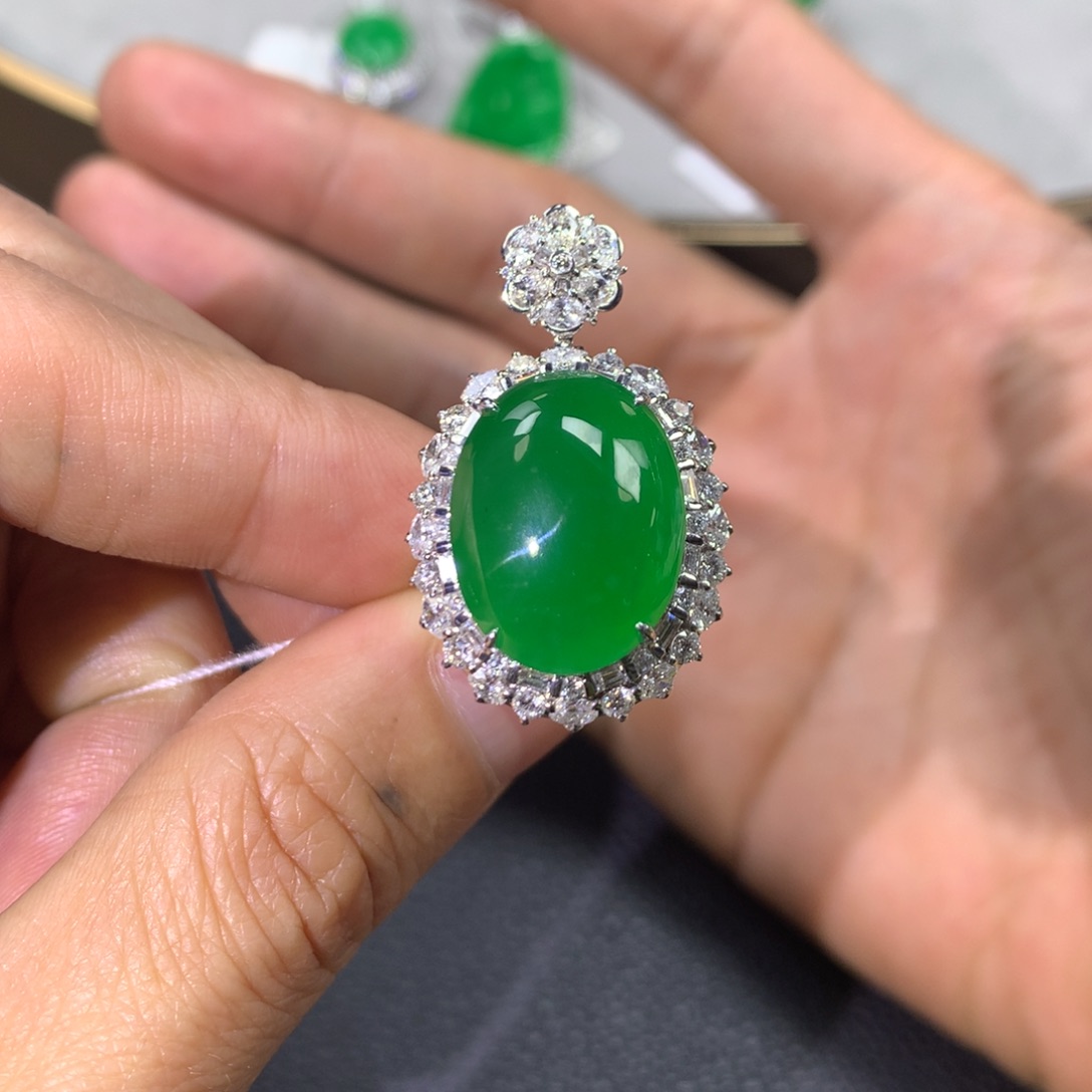 翡翠戒指18K金镶嵌翡翠