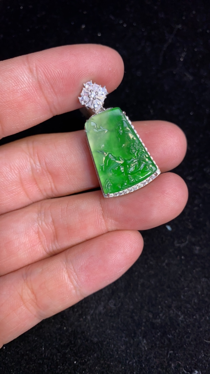 天然A货飘绿山水牌