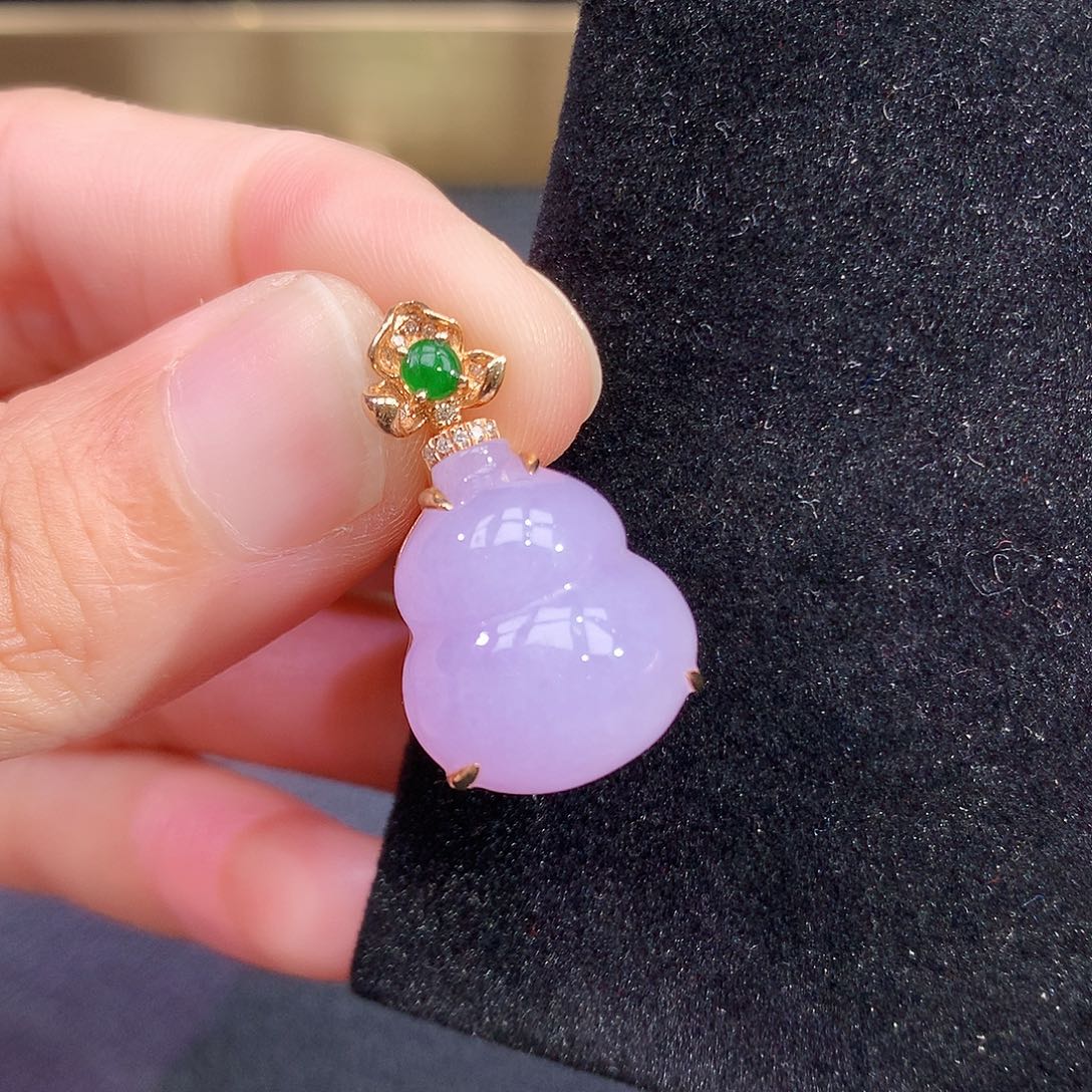 翡翠18K金镶嵌颈饰
