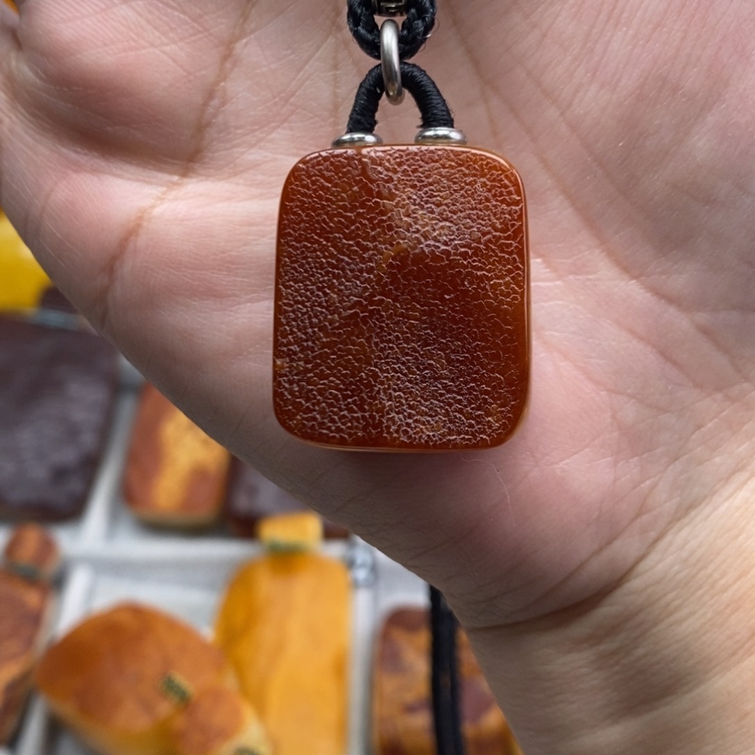 琥珀吊坠(赠链)未镶嵌