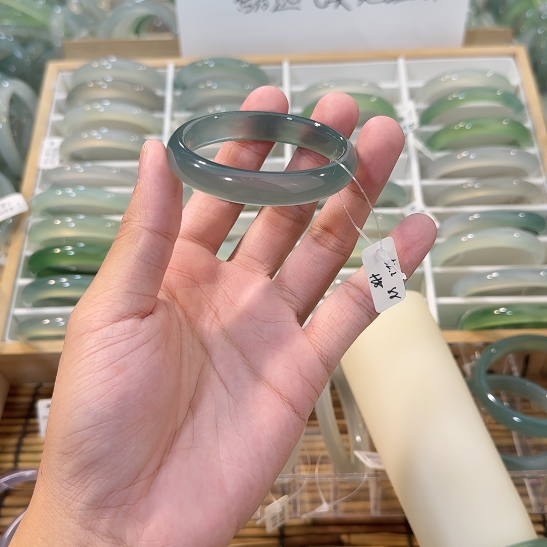 玛瑙/玉髓未镶嵌手镯圈口52.2