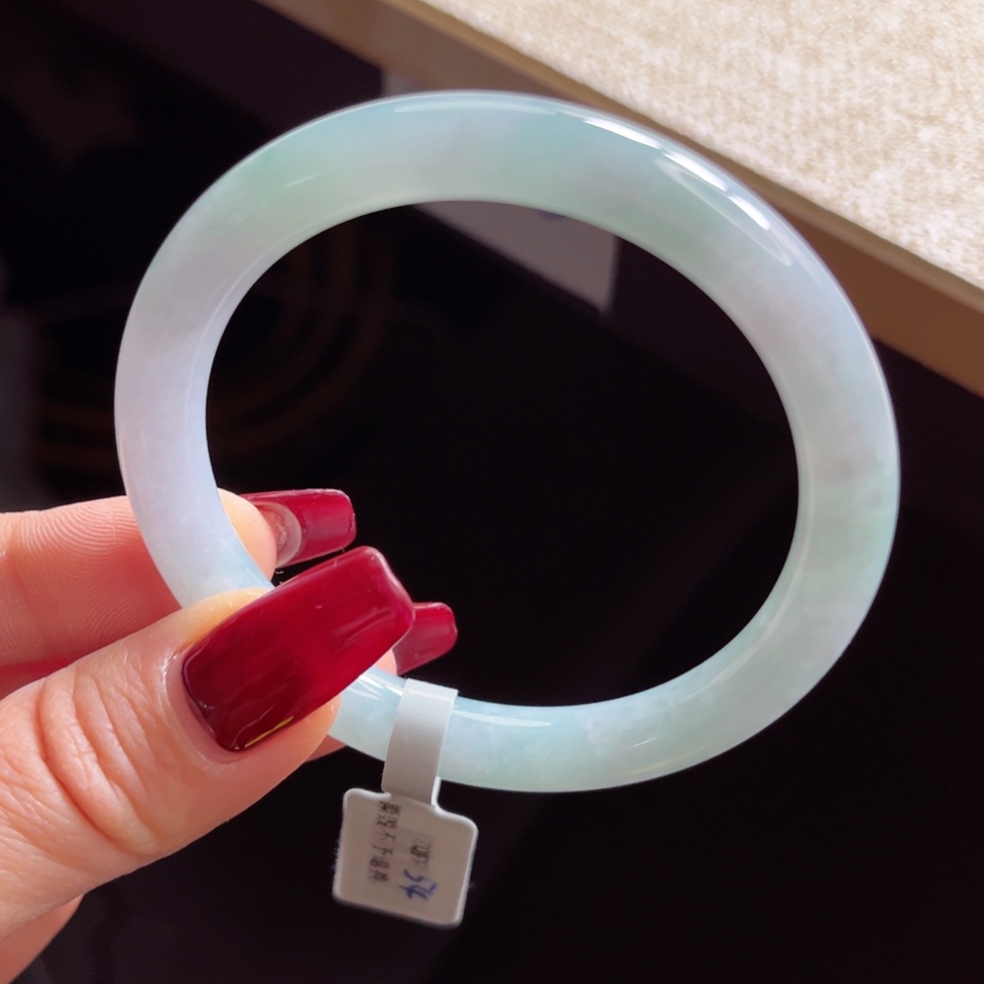 翡翠手镯未镶嵌手镯