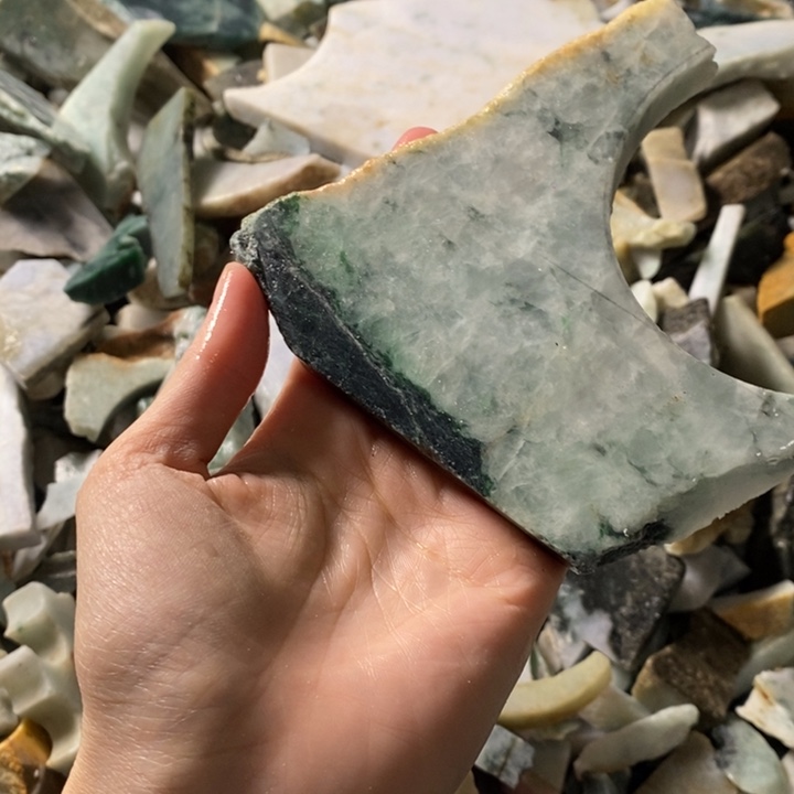 翡翠颈饰未镶嵌天然翡翠