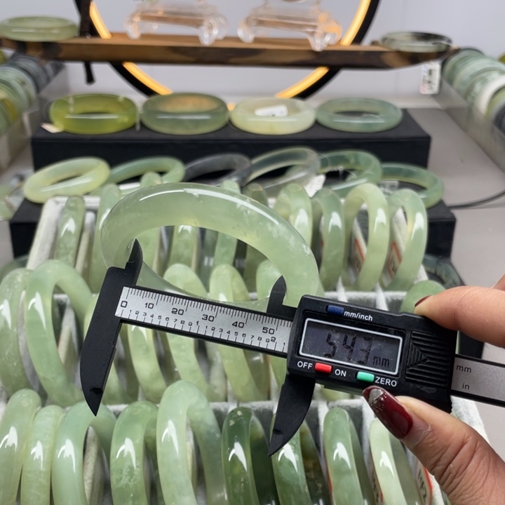 蛇纹石玉手镯未镶嵌132