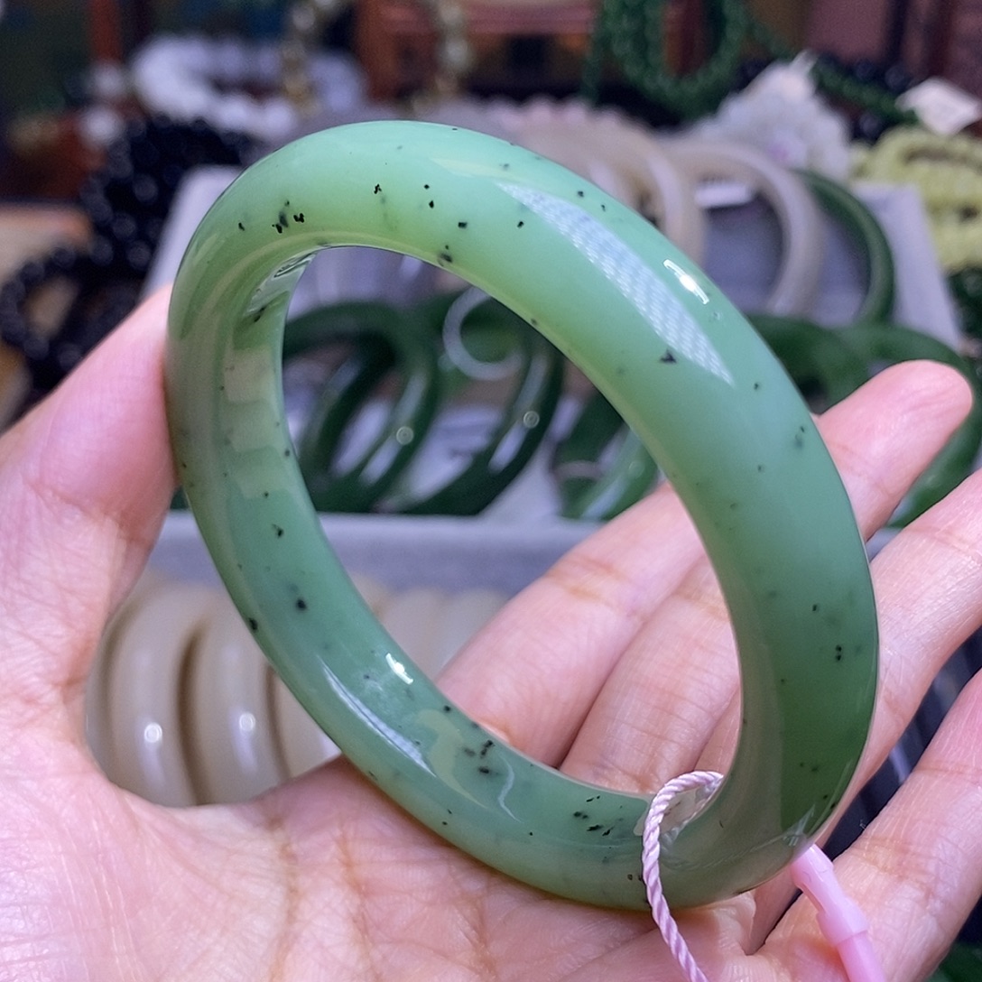 和田玉未镶嵌颈饰毕业级56.5老矿料碧玉猕猴桃手镯