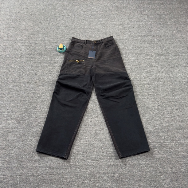 未使用 LouisVuitton/路易威登 黑色字母口袋满印做旧牛仔裤/32码