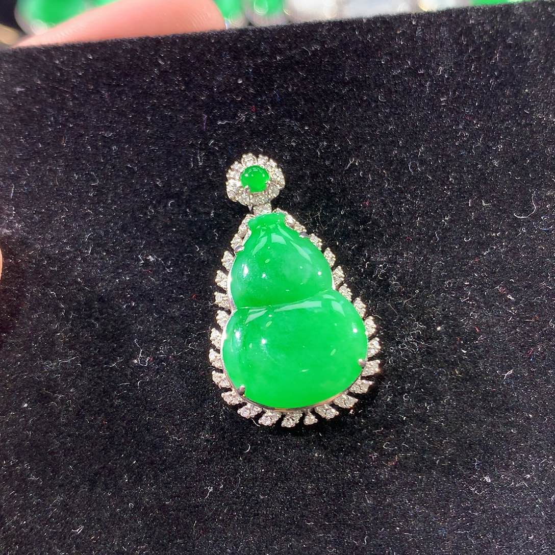 翡翠18K金镶嵌颈饰