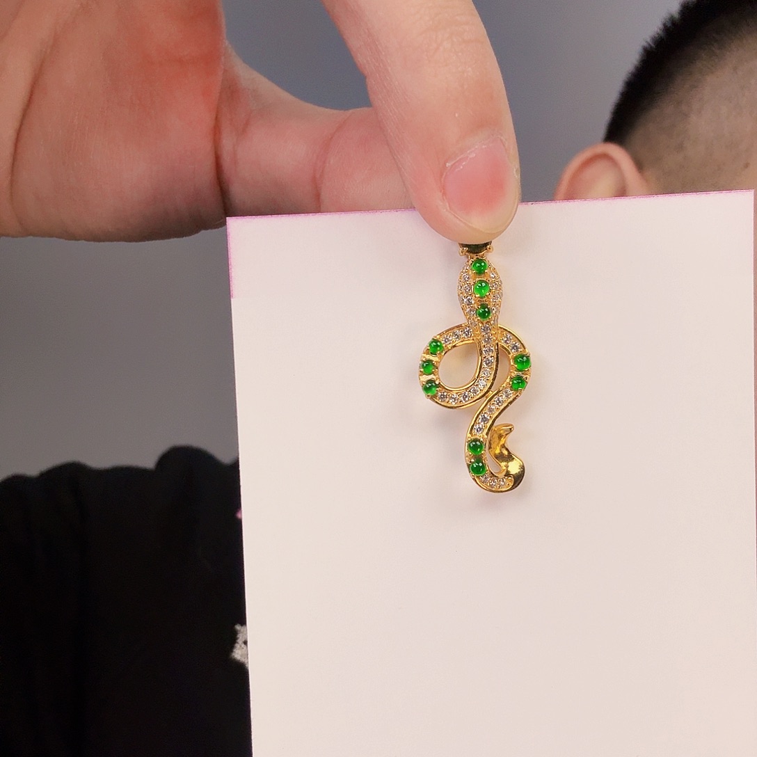 翡翠颈饰未镶嵌一件