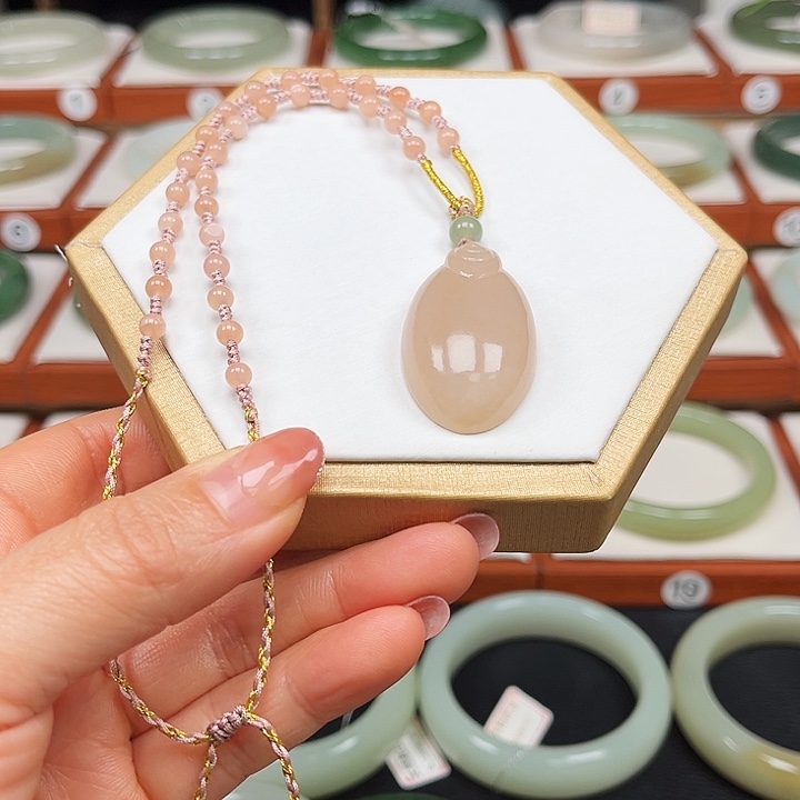 和田玉吊坠(赠链)未镶嵌