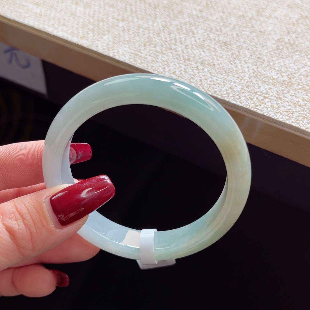 翡翠手镯未镶嵌手镯