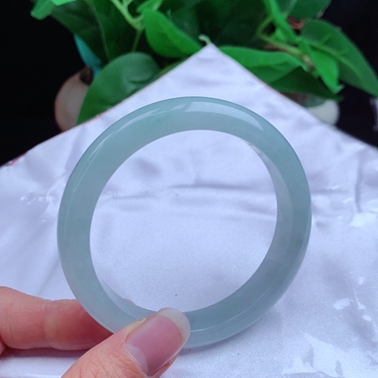 翡翠手镯未镶嵌     正圈57 水蓝色