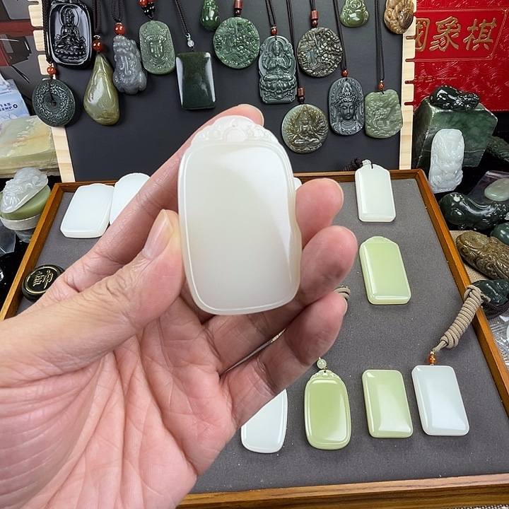 宇***哥玉暖白小四六圆头牌