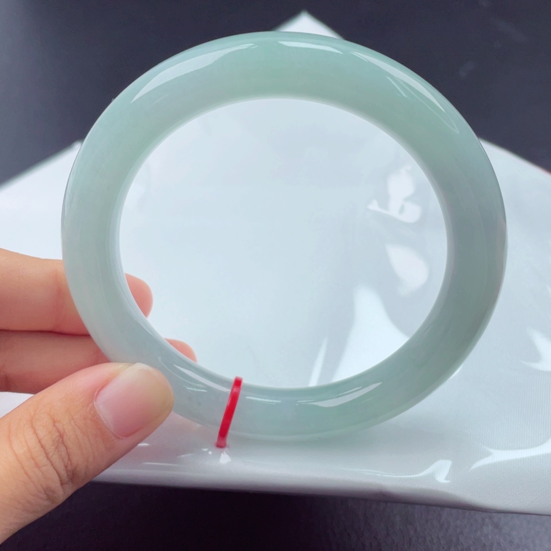 翡翠手镯（圆镯）未镶嵌60圈