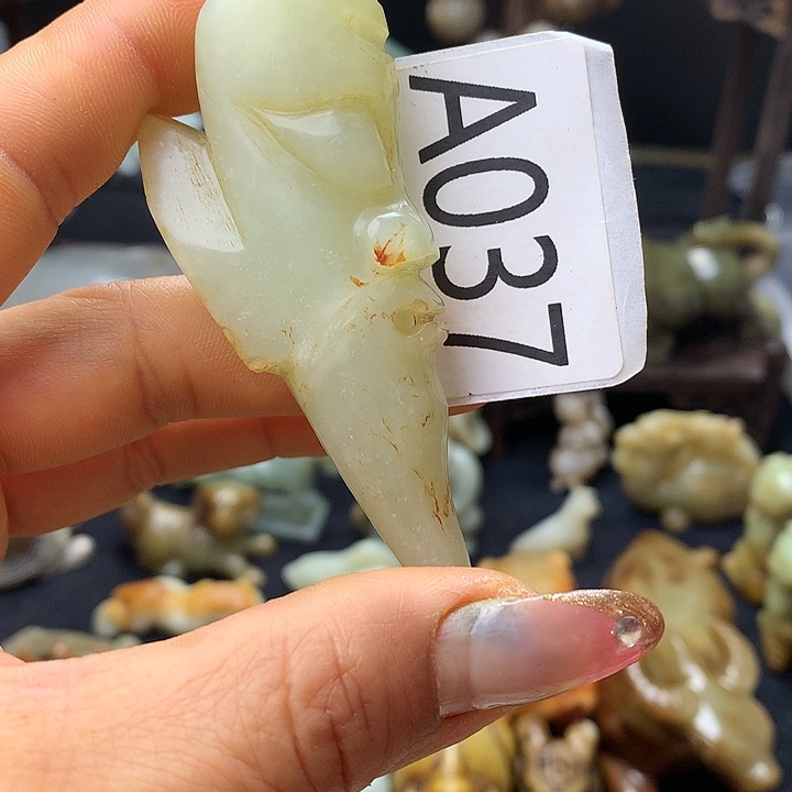 和田玉未镶嵌车挂