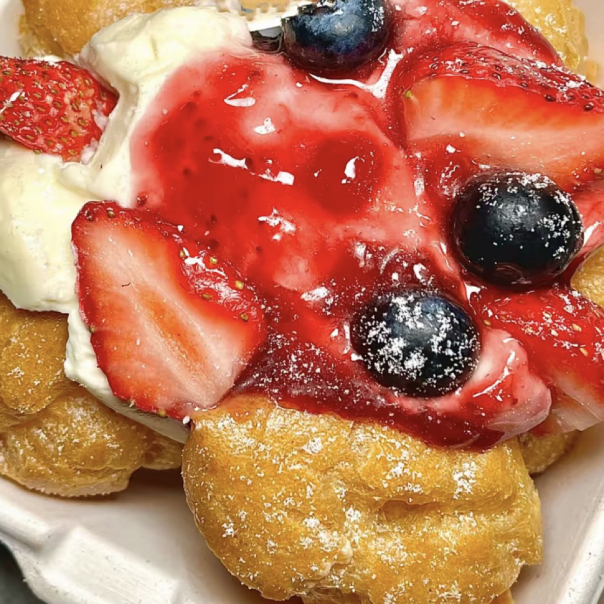 草莓爆浆泡芙-九九草莓新鲜美味