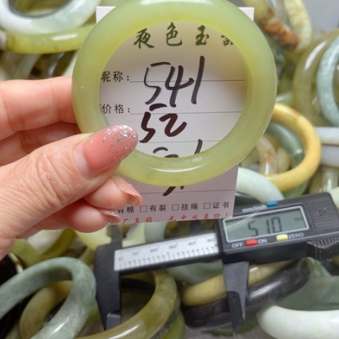 岫岩老玉（透闪石质玉）手镯未镶嵌