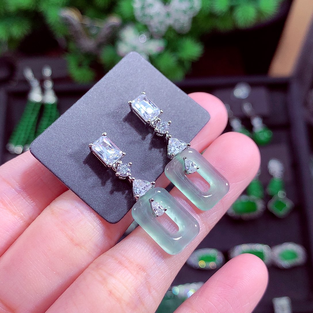 颈饰未镶嵌翡翠天然