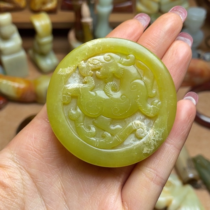 蛇纹石玉未镶嵌颈饰