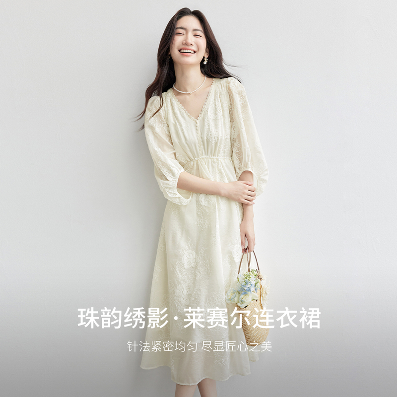 尚都比拉【莱赛尔】优雅国风通勤V领串珠织带灯笼袖茶歇连衣裙I2155