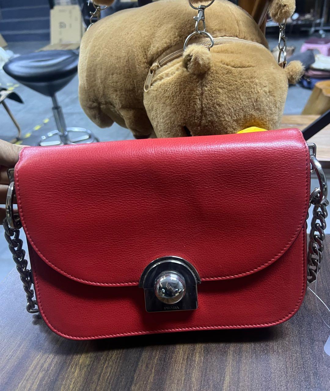 95新 普拉达 斜挎包 16057