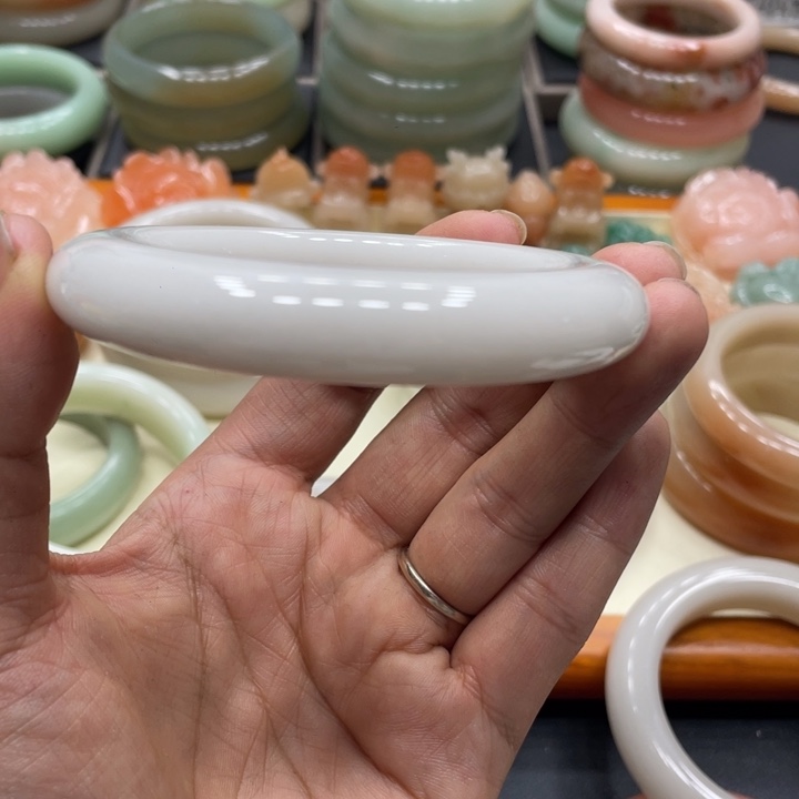 石英质玉手镯未镶嵌玉*