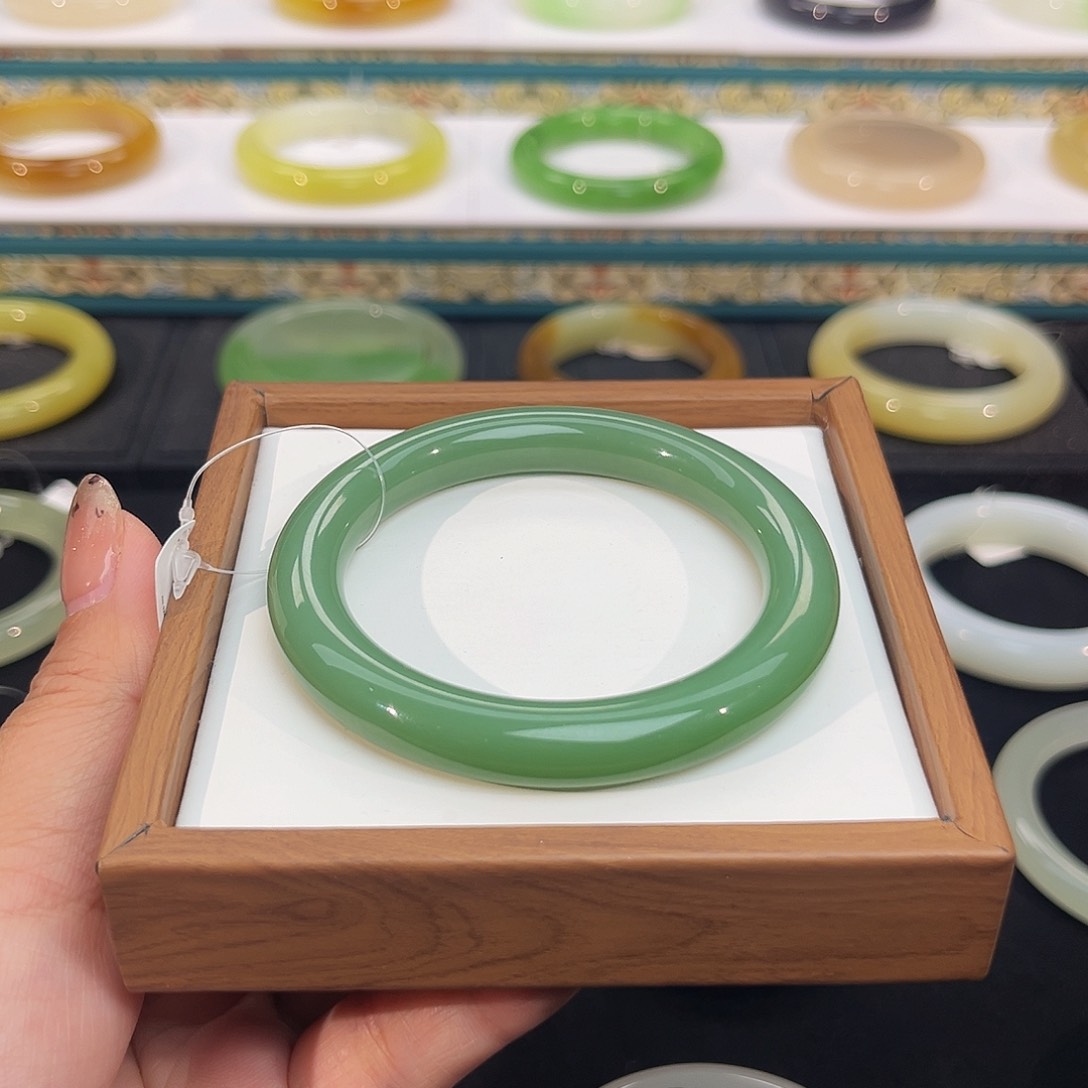 未镶嵌手镯和田玉-碧玉粉绿圆条～高性价比