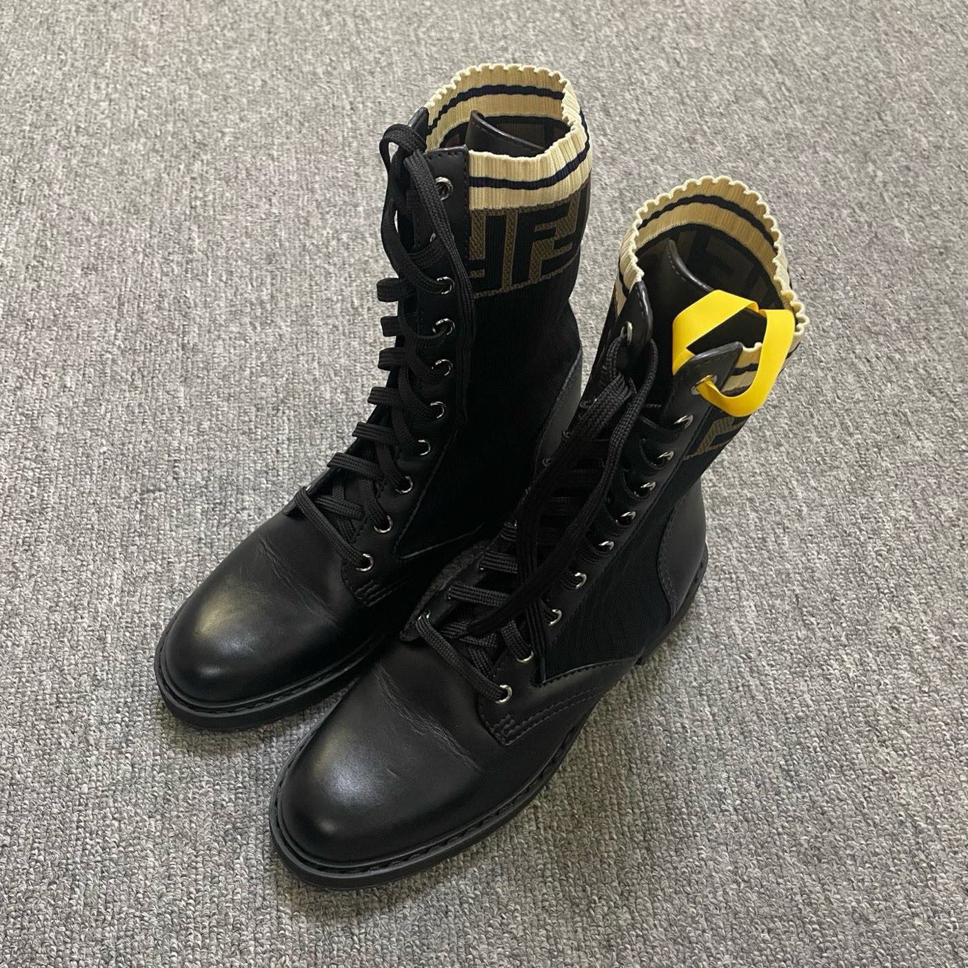 95新 FENDI/芬迪 Rockoko 舒适百搭通勤马丁靴 36码/11423