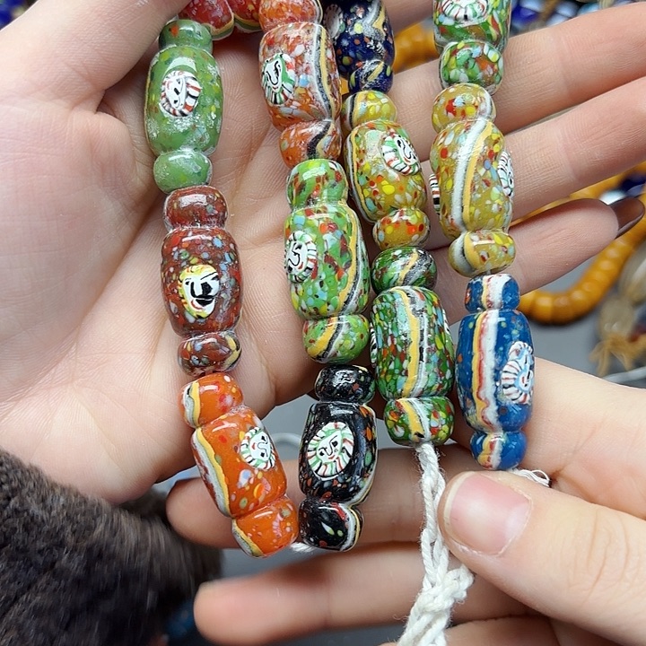 颈饰琉璃琉璃琉璃西亚人脸