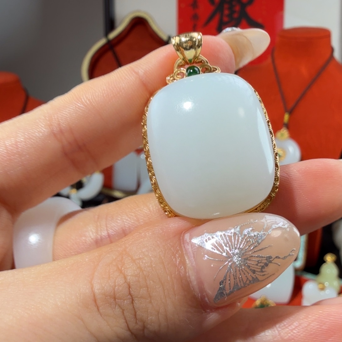 和田玉18K金镶嵌颈饰