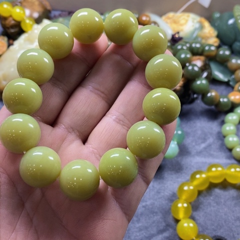 未镶嵌蛇纹石玉手链无**啡