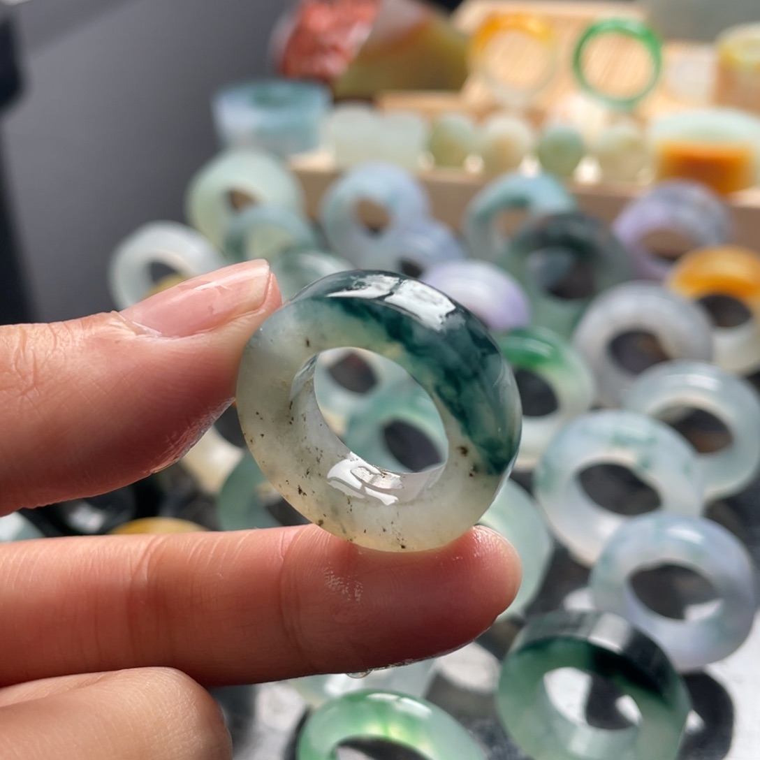 定制翡翠未镶嵌戒指