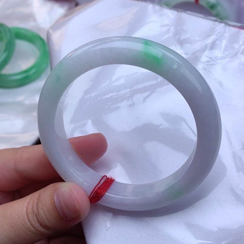 【闪购商品】翡翠未镶嵌手镯5657白底青