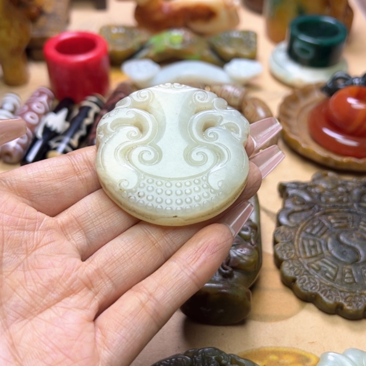 【闪购商品】蛇纹石玉颈饰未镶嵌