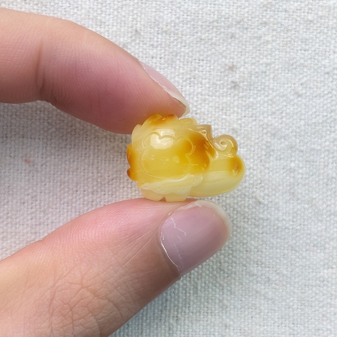 琥珀未镶嵌珠宝奇石狮子