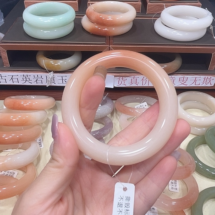 南***意石英质玉手镯未镶嵌